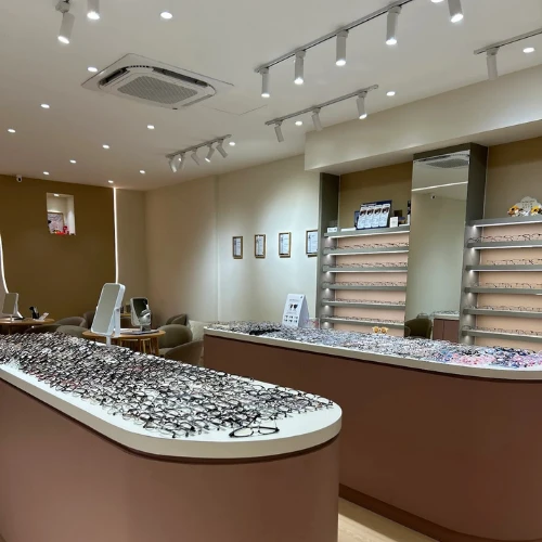 Image_One-Plus_Optical_Place-Environemnt-2